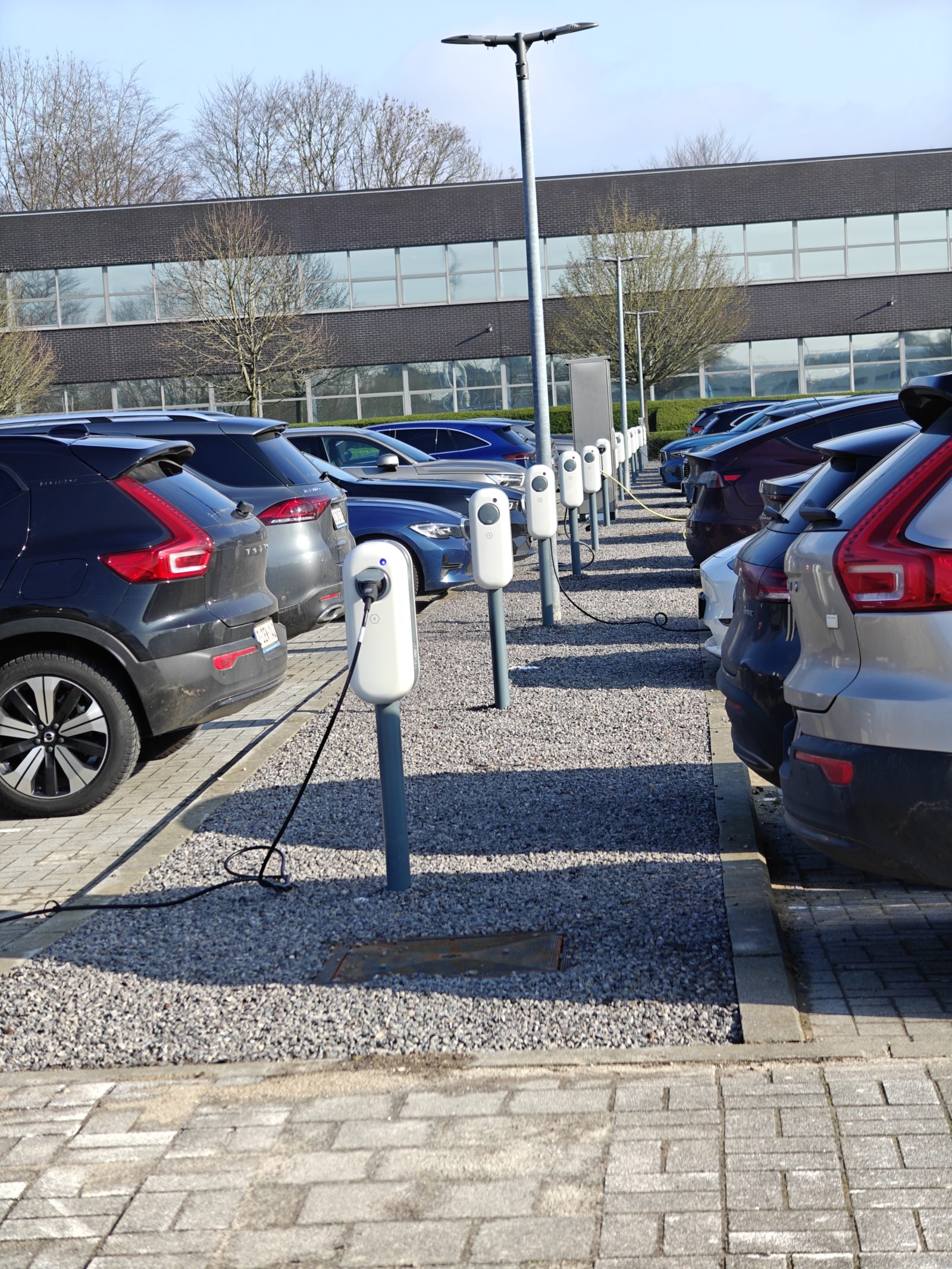 Le parking de Donaldson comprenant des bornes de recharge de Shell Recharge installées par TSG Charge.