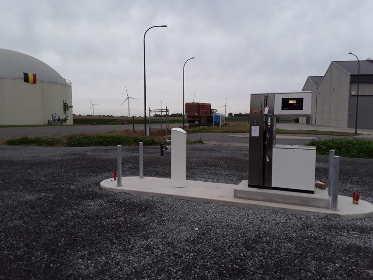 Installation de CNG à proximité de Biogaz du Haut-Geer avec une pompe.