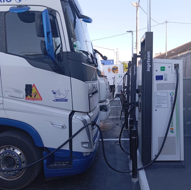 station recharge ultra rapide espagne camions en charge