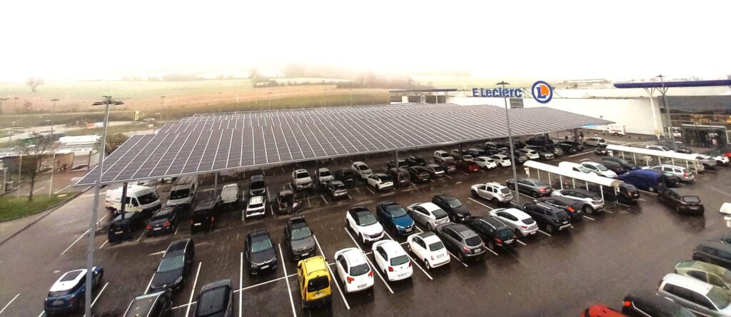 ombrieres-photovoltaiques-parking-hypermarche